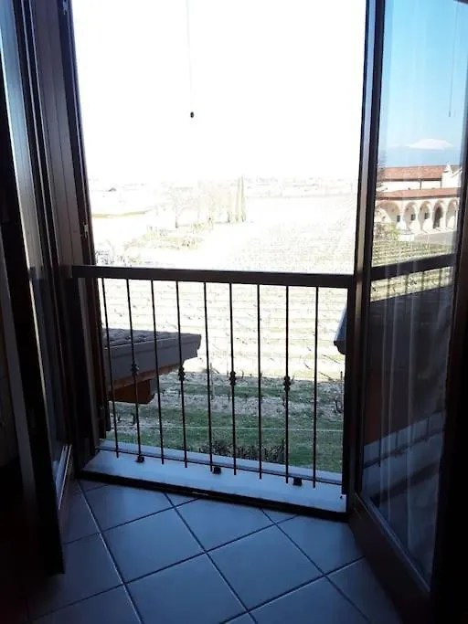 アパート Casa Di Michela A Sirmione Con Piscinaアパートメント